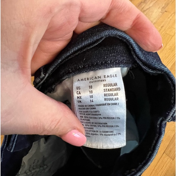 American Eagle | Curvy Hi-Rise Distressed Jegging Size 10 NWOT - Picture 2 of 5